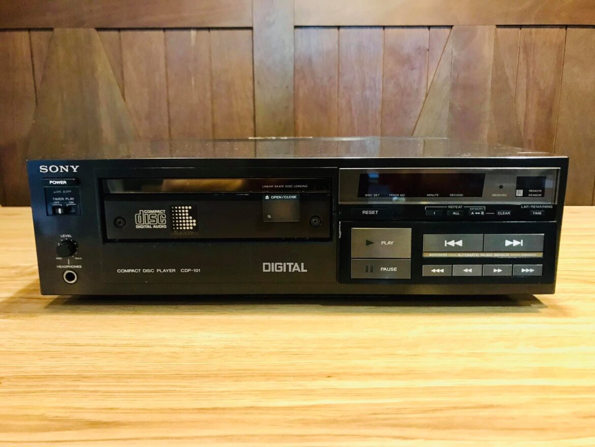 SONY 經典電子產品收藏 1 ～ 1982年全世界第一部CD光碟音樂播放機