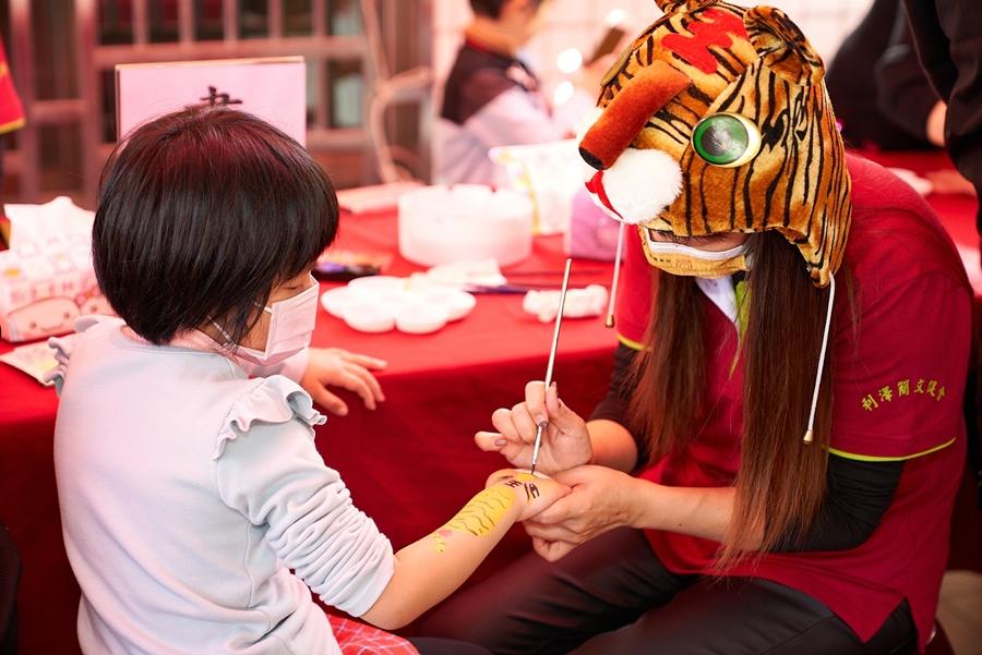 廣惠宮文化祭  求虎皮保平安  擲筊拿金鏟子祝好「孕」