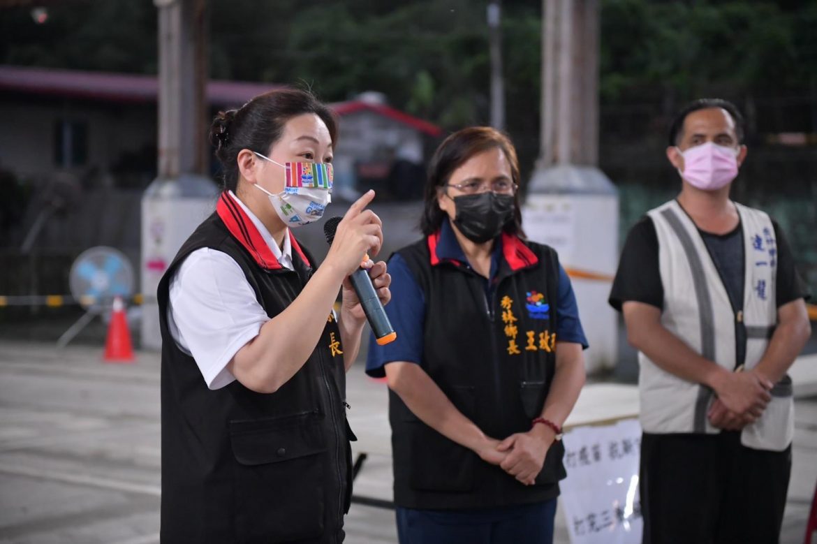 花縣府緊急啟動快篩站 縣長徐榛蔚視察關心