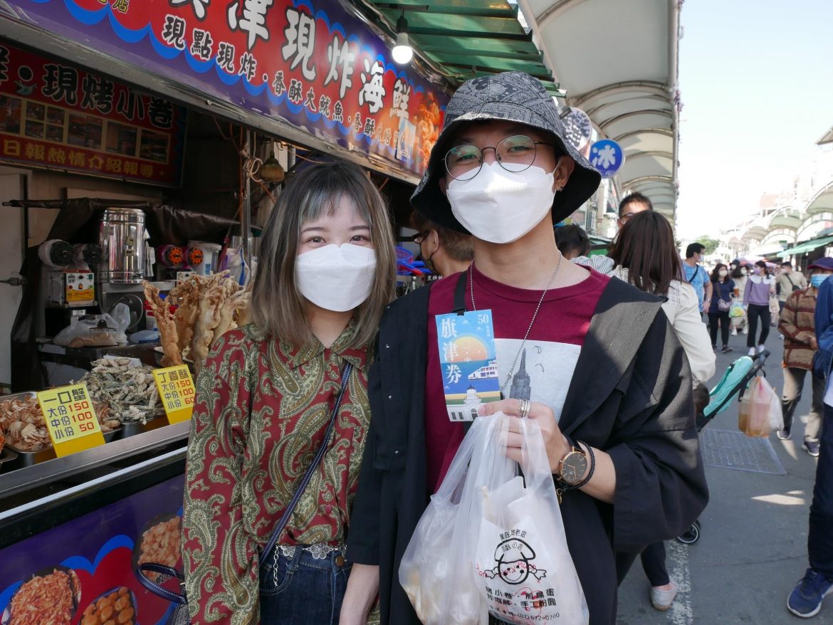 旗津券引導消費人潮商機回溫　店家、攤商同聲讚揚振興方案