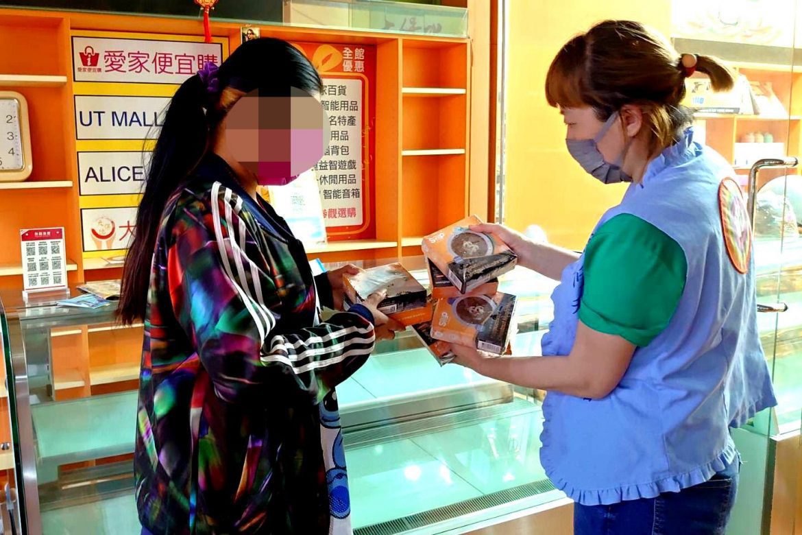 企業傳愛營養加分　持修積善協會攜手愛心企業轉贈冷凍調理包給弱勢家庭