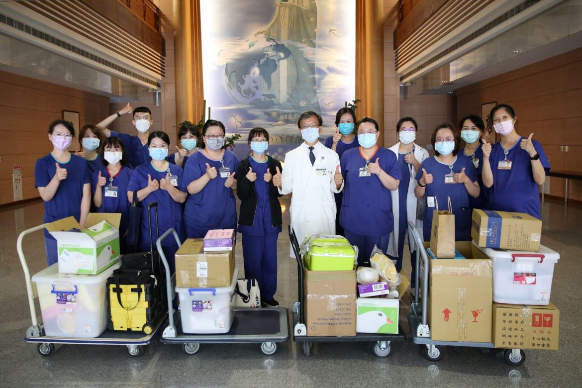 5至17歲BNT疫苗開打 花蓮慈院自製勇敢貼紙為學童打氣