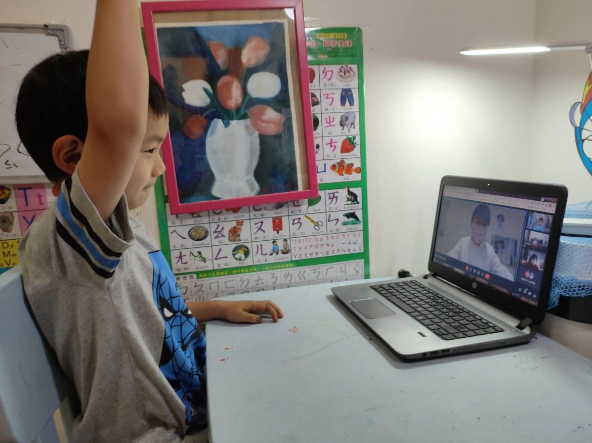 老師說故事、手作課程、大肌肉肢體活動　幼教師生居家防疫多元學習