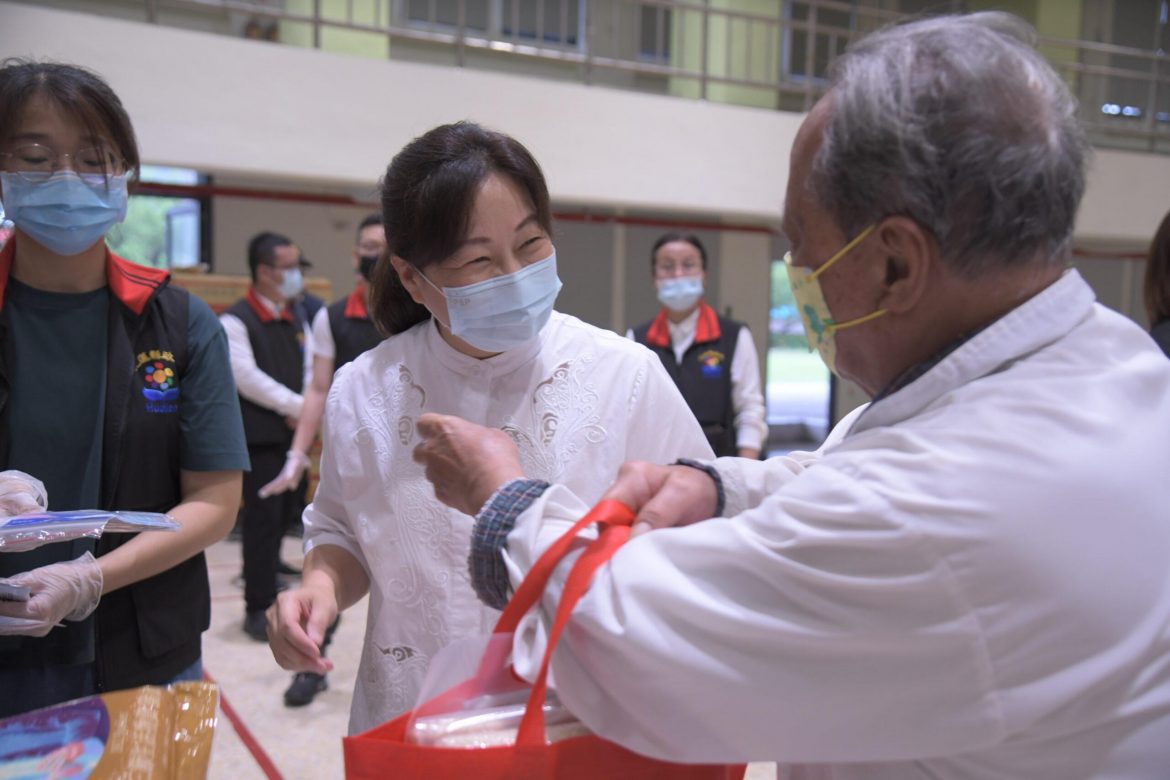 縣府歡慶端午 發放「幸福花蓮」生活物資