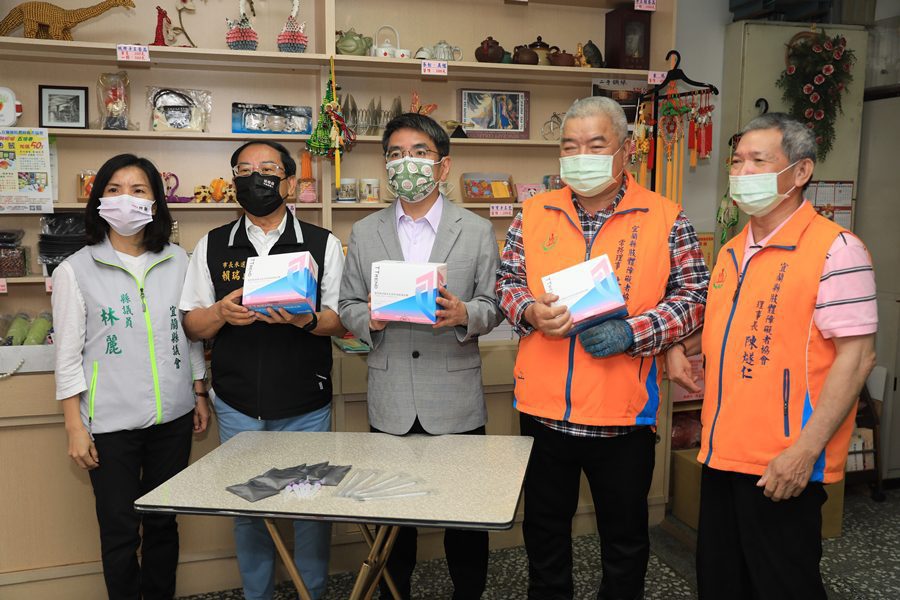 宜蘭市公所媒合企業家  捐贈弱勢社福團體快篩試劑