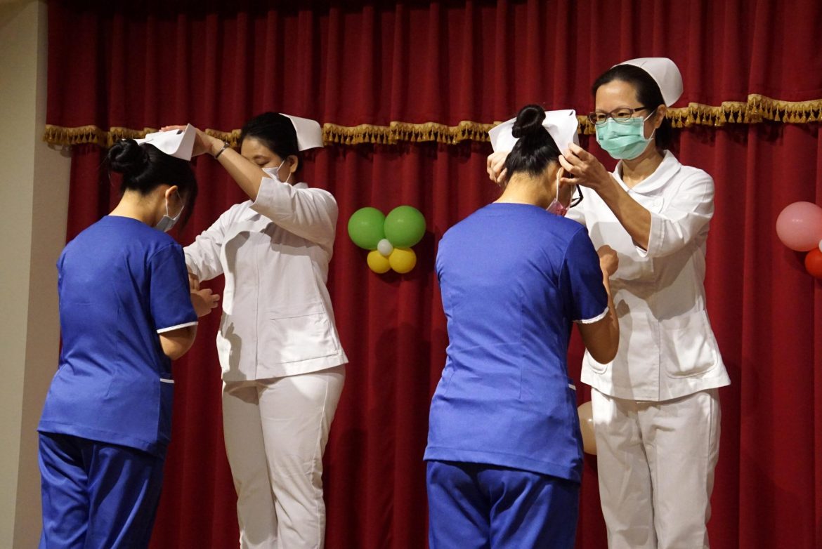 大葉大學護理系舉辦加冠典禮　鼓勵學生實踐南丁格爾的護理精神