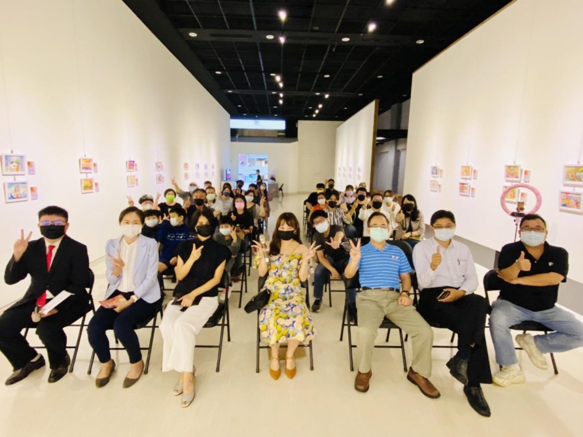 TikTok網紅林芳語用僅存的視力勇敢追夢 《八分之一的世界》新北藝文中心暖心開展
