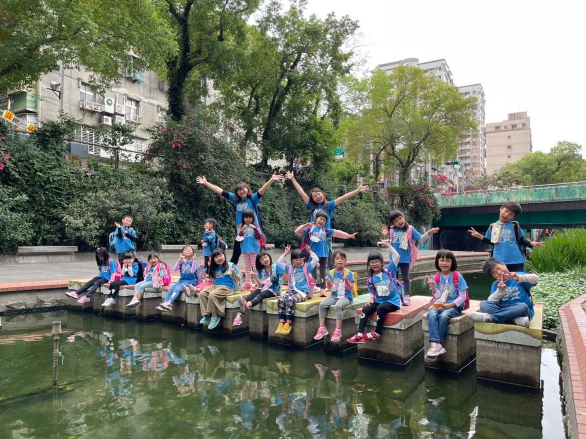 新莊區長與幼兒共同簽署「都市綠精靈」宣言  守護中港大排環境