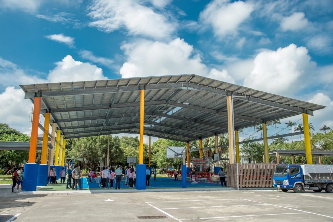 打造綠能校園  學進國小太陽能光電球場啟用