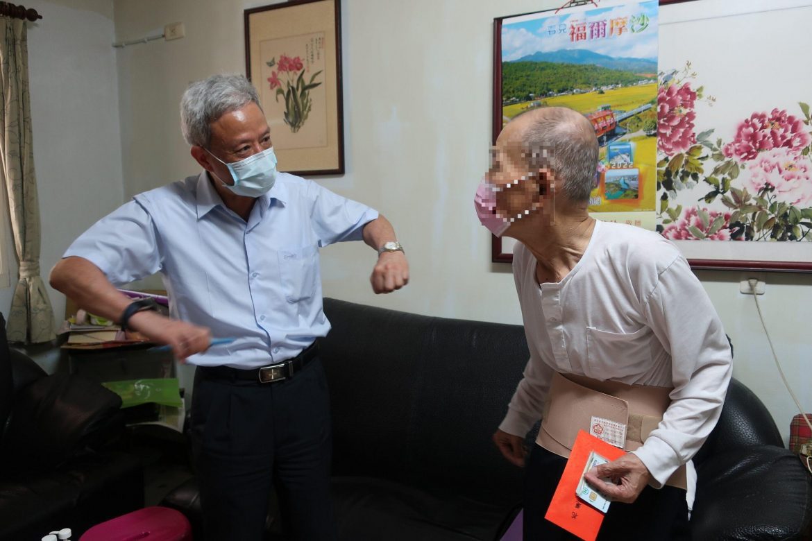 盛夏酷暑及時雨滋潤人心  花監關懷收容人弱勢家庭