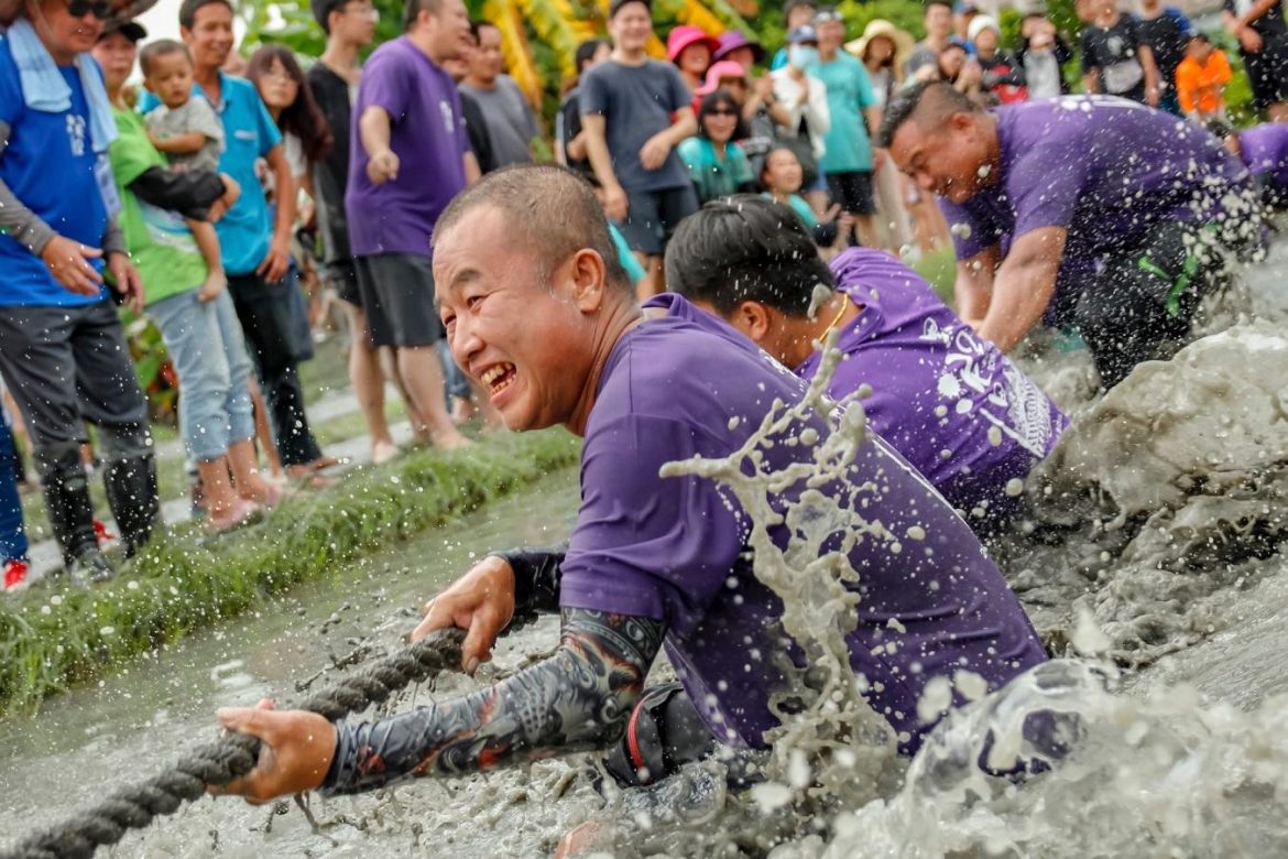 全台最接地氣黑泥田拔河賽霸氣登場