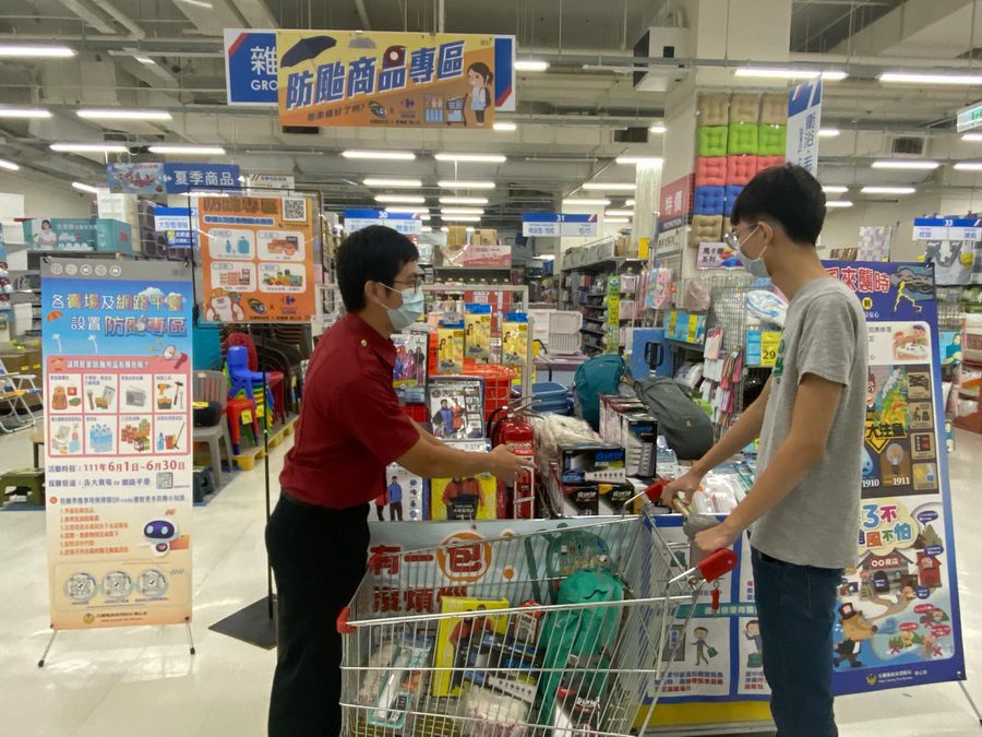 颱風季節有備無患　宜縣賣場防颱專區開賣