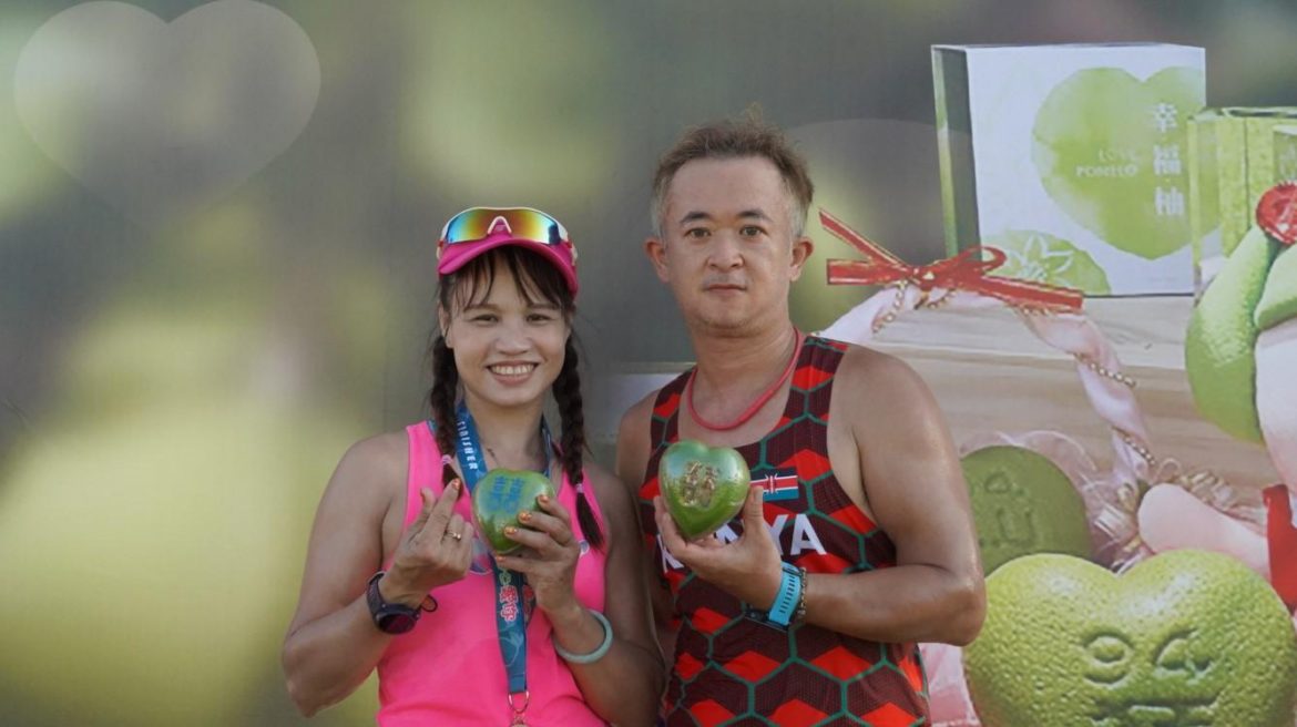 八里馬拉松浪漫開跑 百對情侶攜手完賽