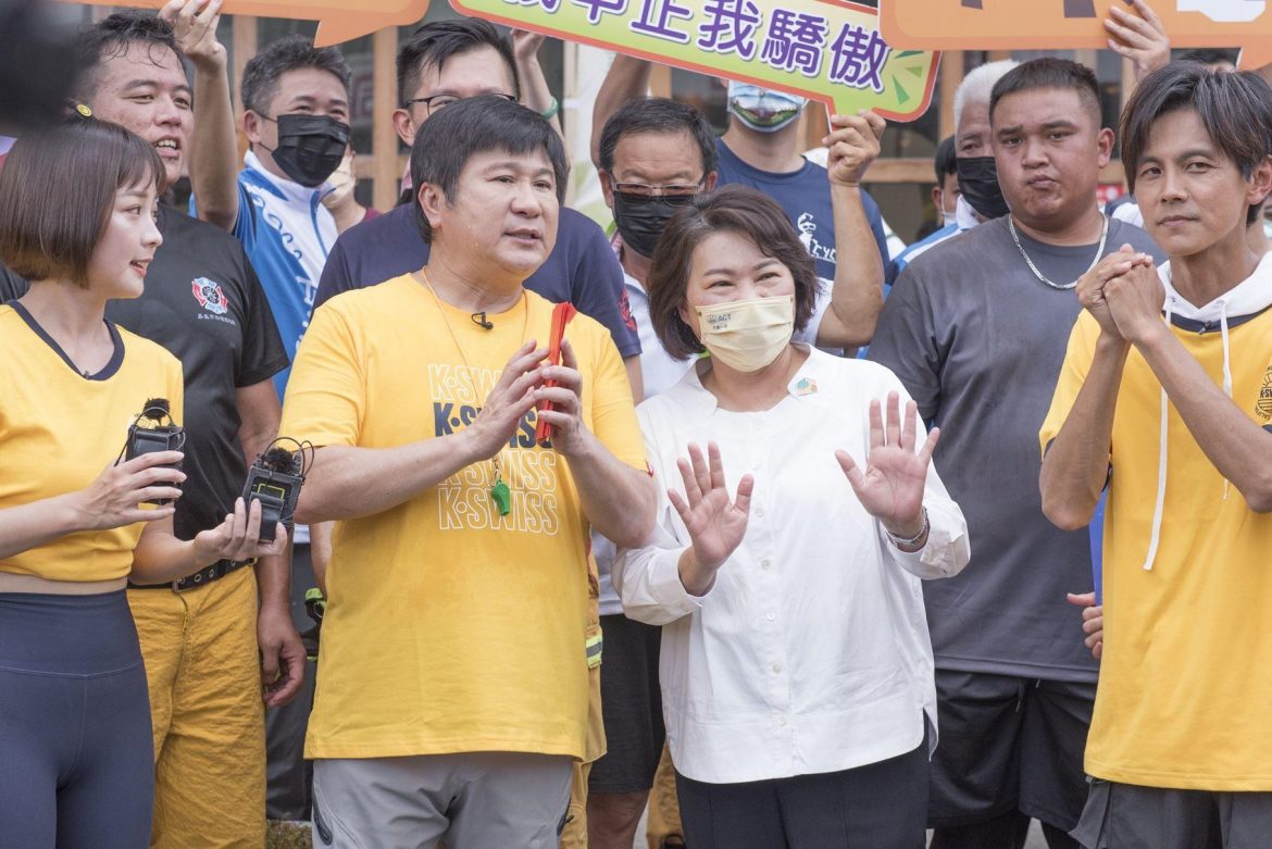 《綜藝大集合》抵嘉錄影  黃敏惠化身觀光大使