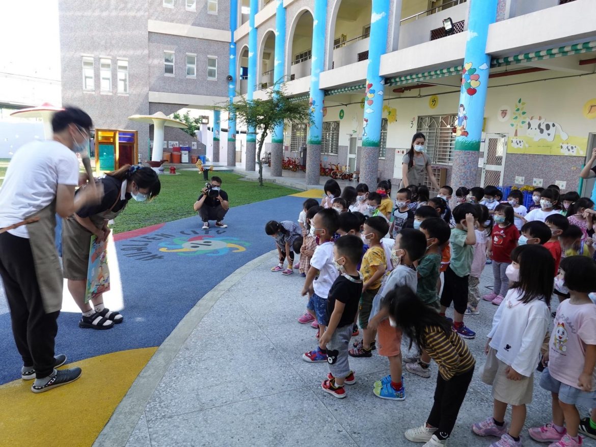 幼兒祝教師節快樂　老師暖在心坎裡
