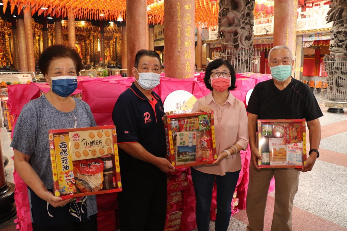 響應好日子愛心大平台　土城五穀先帝廟慨捐200份澎湃包及3千斤白米助弱勢