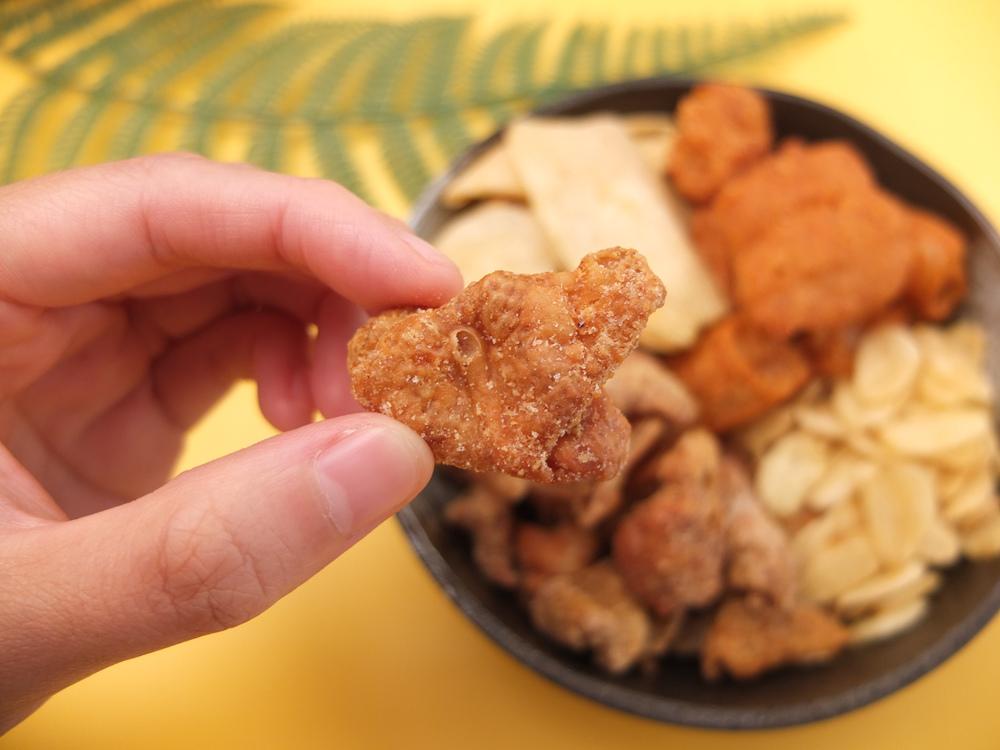炸雞皮變涮嘴零食！　經脆脆熱銷全球300萬包　成在家追劇良伴