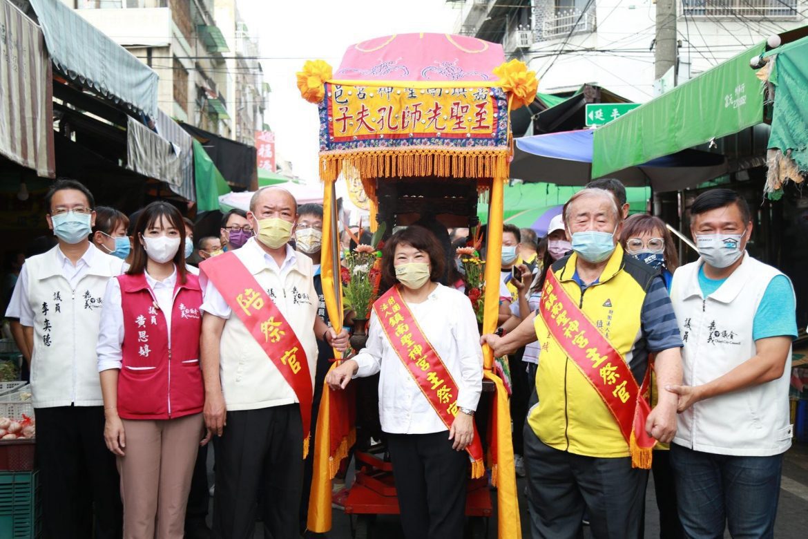 嘉義市鎮南聖神宮  孔子聖像遶行護佑學子