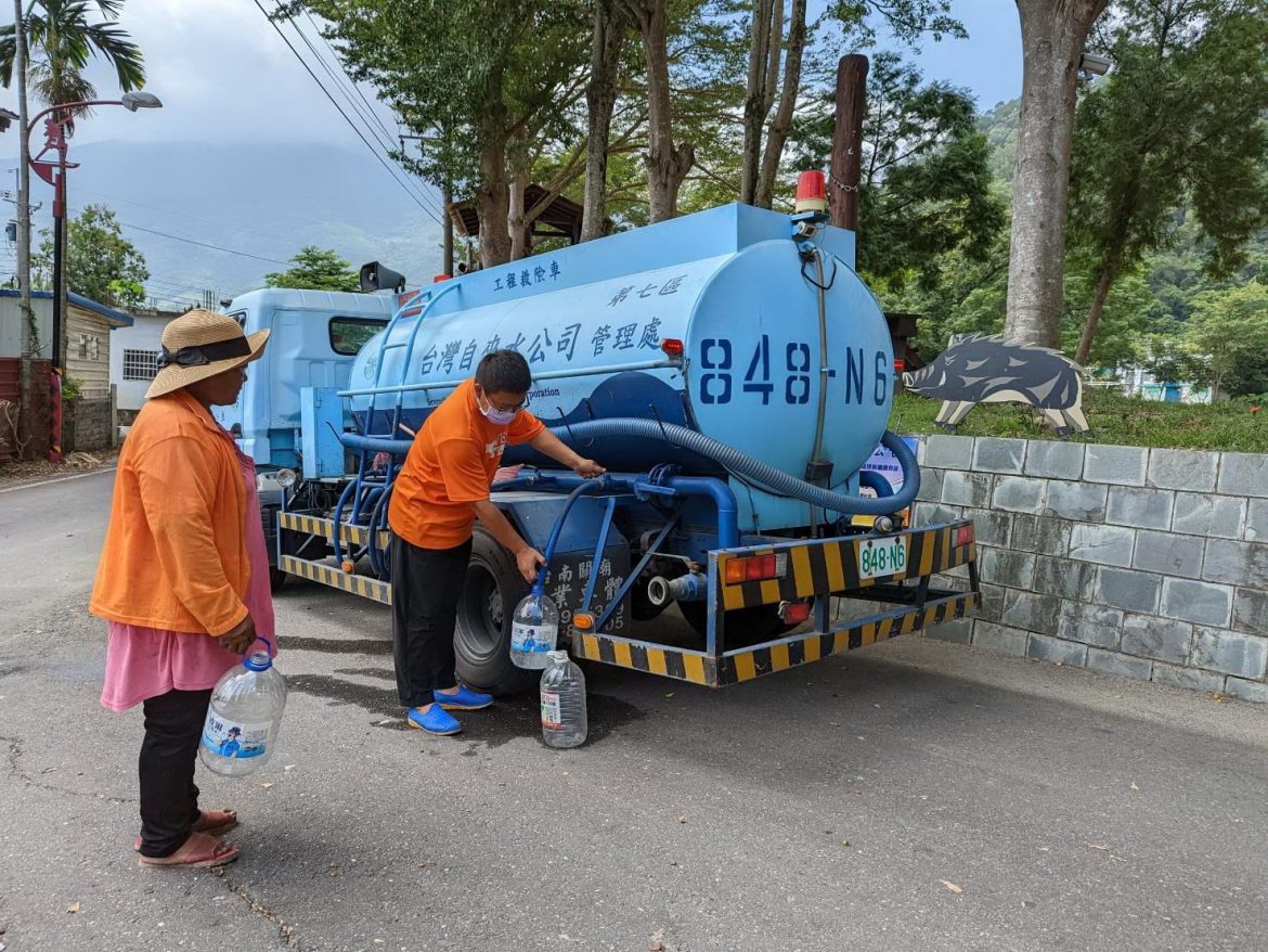 簡易自來水設施遭震毀　台東縣府與水公司調度水車應急