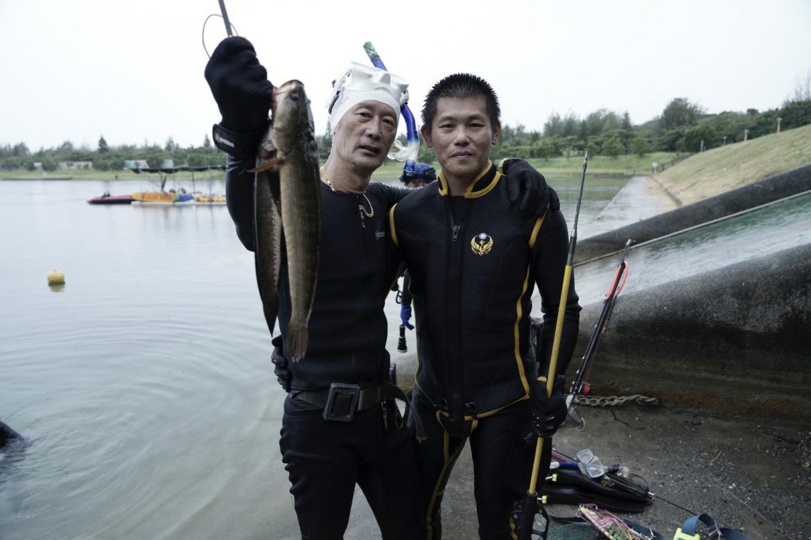 民間團體動員清除活水湖外來魚種  保障民眾遊憩安全