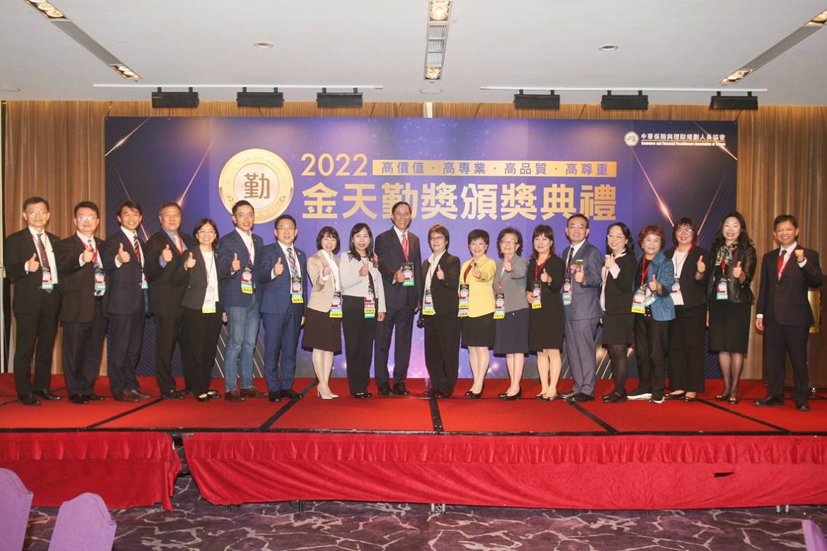 楊美娟從心啟動，飛躍雙十，特邀視障樂團表演