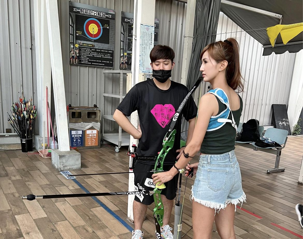 想跟全明星運動會神射手翁滋蔓一樣射出3支10分箭嗎？ 來三重運動中心射箭 10月登錄消費抽iphone14