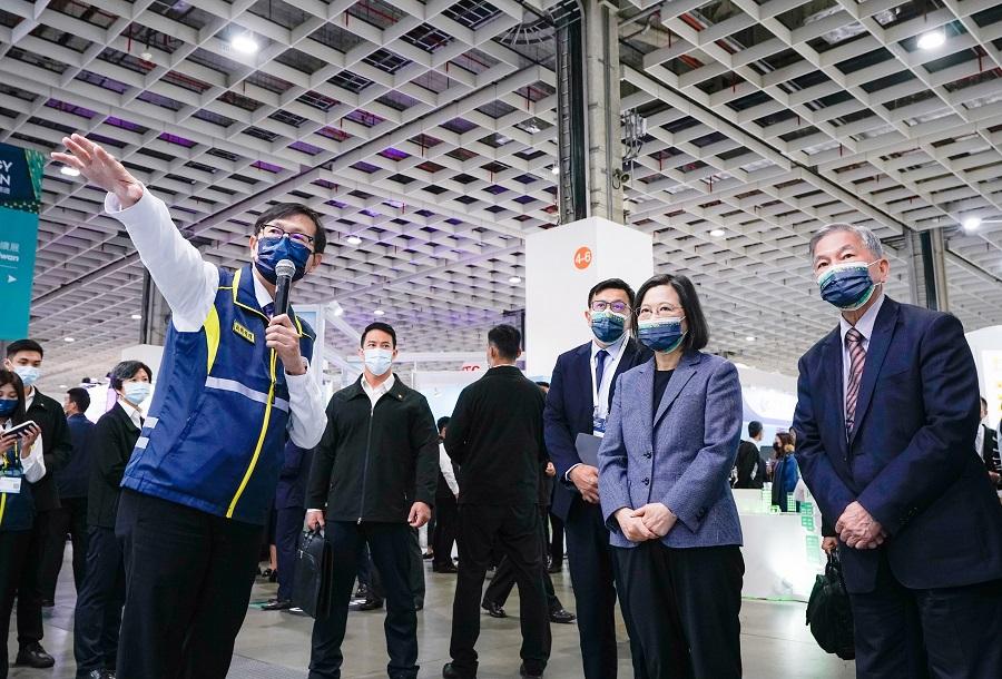 南港展覽館「絕美全白貨櫃」秀光儲成果