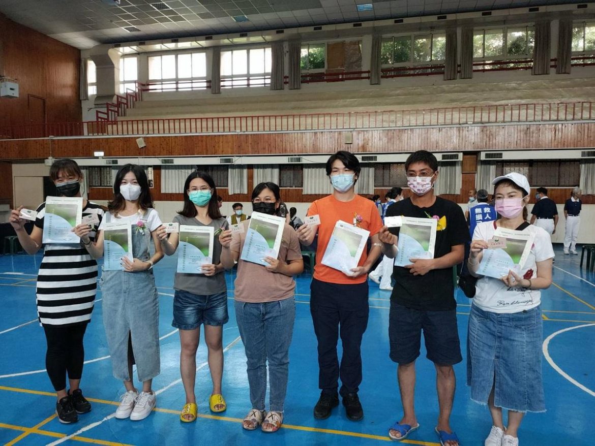 年輕族剛滿18歲加入「救人一命」行列　驗血建檔取得人生最值得的一張卡