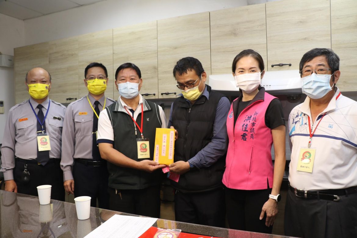 單親陳爸爸撫養罕病兒醫藥自費龐大　洪佳君和圓融行善團伸援手捐18萬多