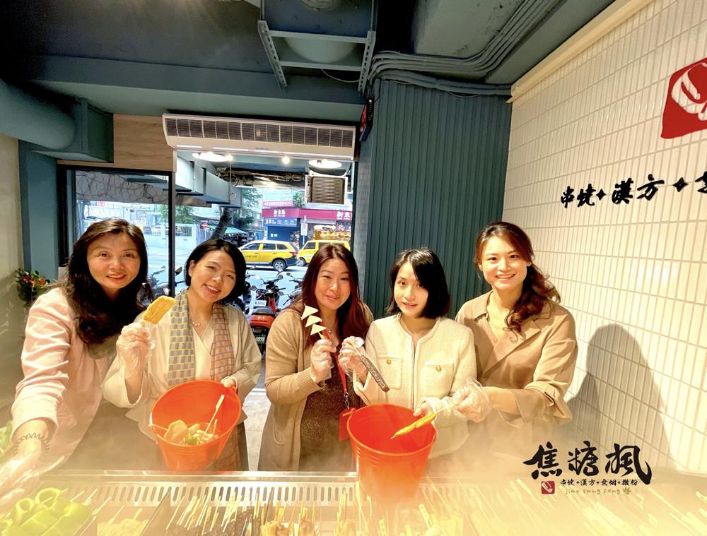 平價串燒連鎖品牌焦糖楓  直播名人開箱  策展人評鑑美食加持美學品味