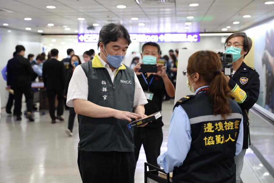 相隔939天重啟國門　王必勝深夜視察桃機、迎首批「0+7」