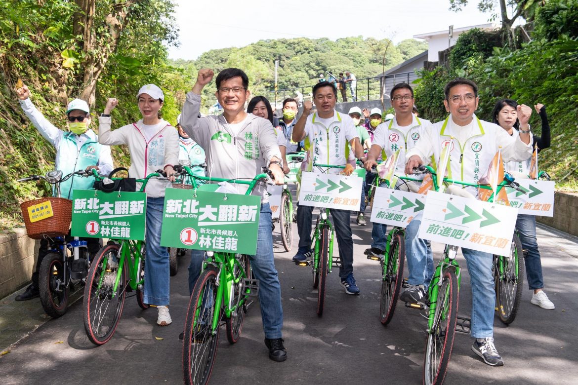 林佳龍首度合體江聰淵　騎自行車穿越草嶺隧道提出觀光政策願景