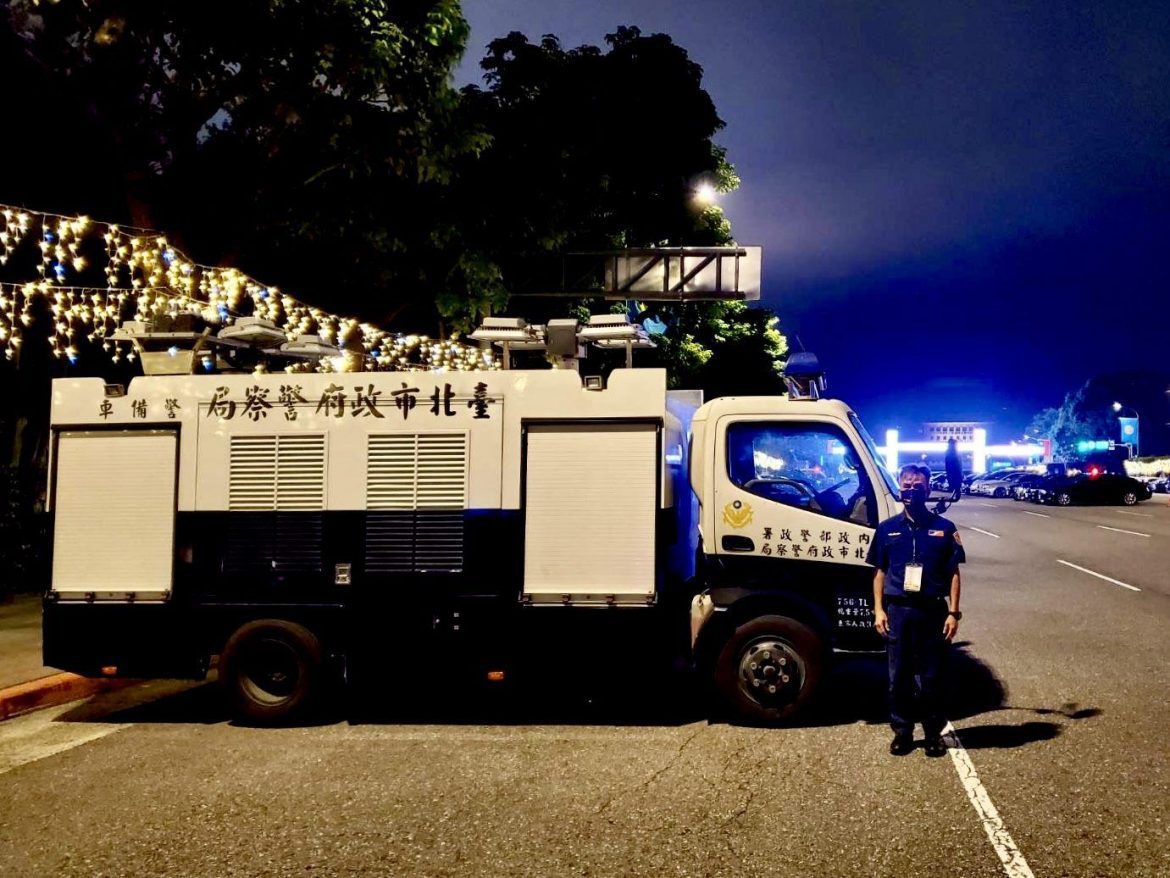 光輝雙十 佛光山贈熱食 保大波麗士暖心又暖胃