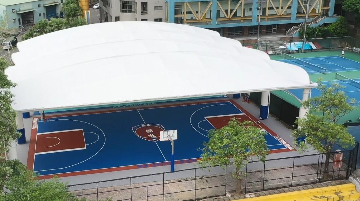 天幕罩你！泰山體育園區戶外籃球場 吸睛街頭塗鴉風 今起開放鬥牛