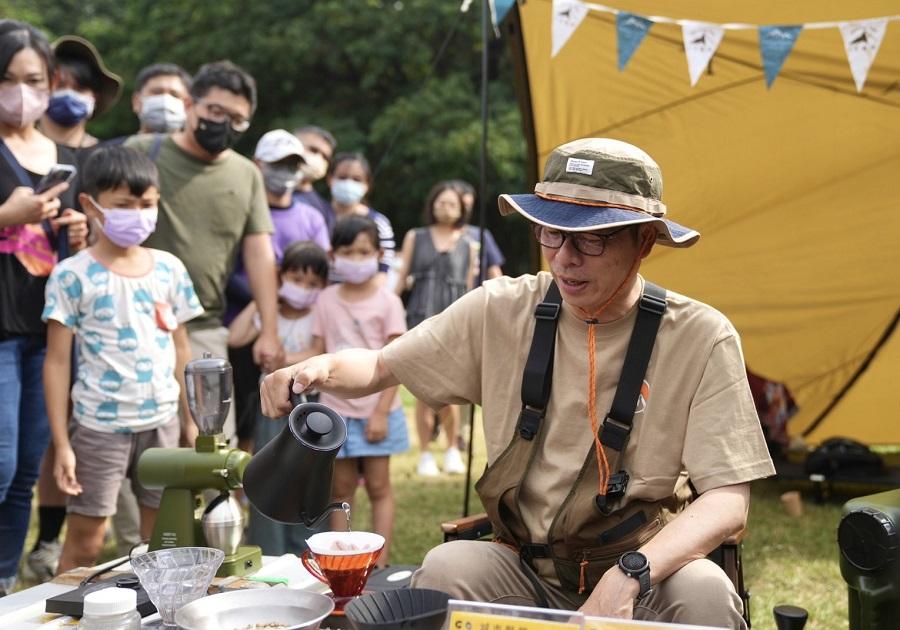 2022高雄城市野營人潮爆滿 現場遊客一同體驗戶外野營生活