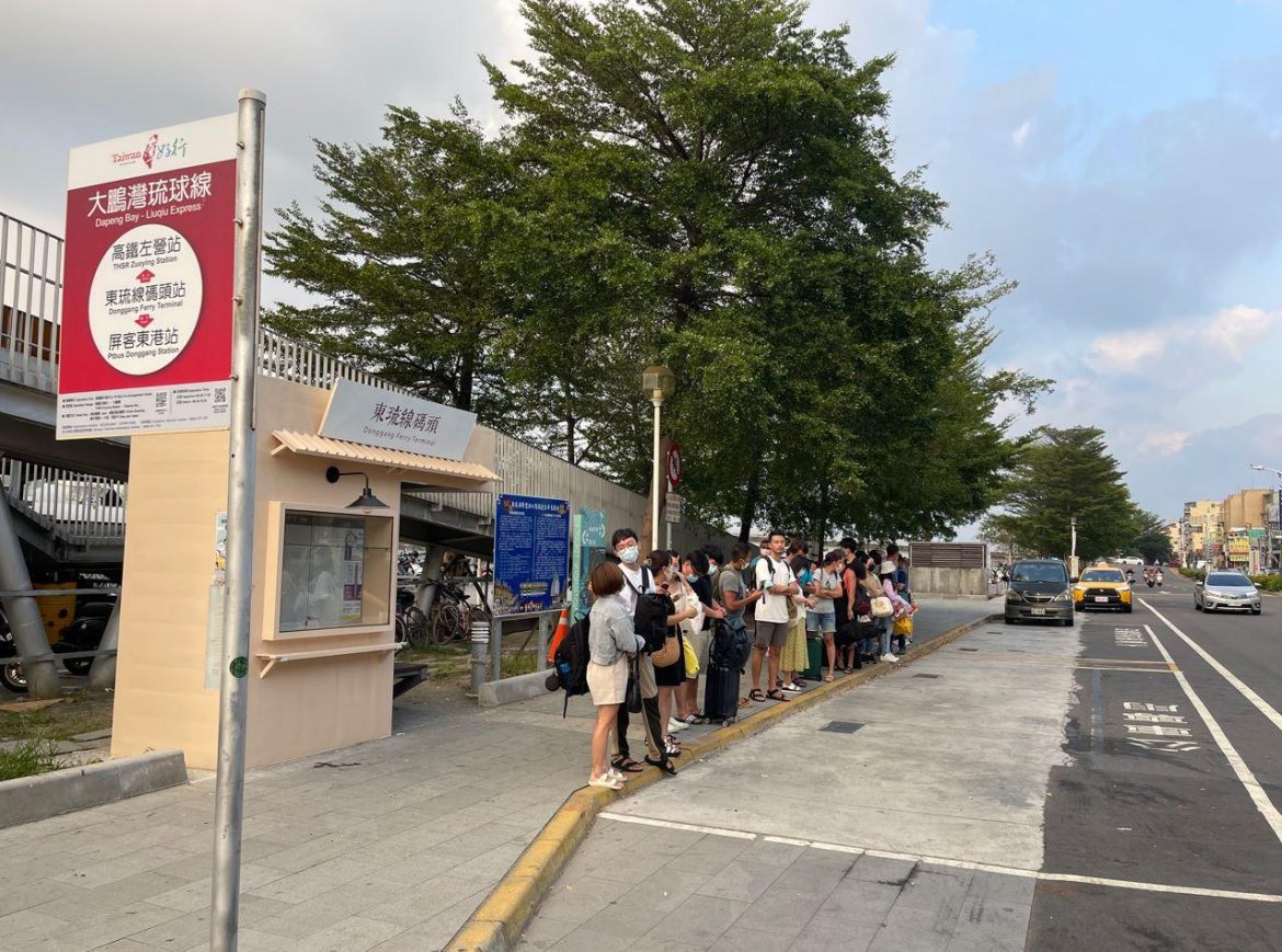 快搶!與台灣好行-大鵬灣琉球線限定站牌合照上傳　800份伴手禮免費拿
