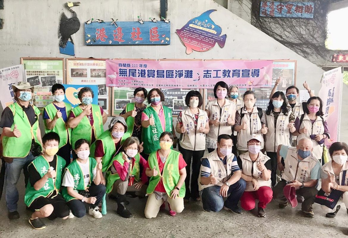 影音/滂沱大雨中　蘇澳港邊社區淨灘賞鳥解說志願服務熱情不減