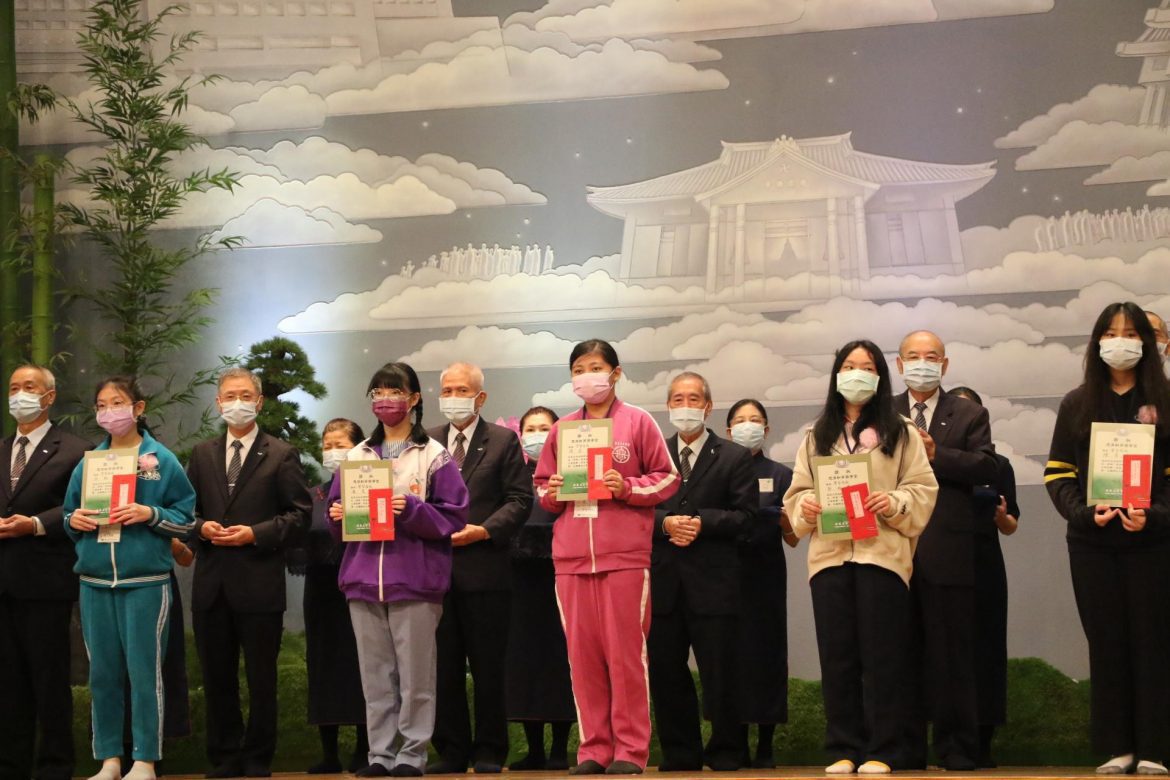 慈濟新芽獎16年共頒贈8萬5千學子 張錦麗代表侯友宜感謝慈濟對新北貢獻