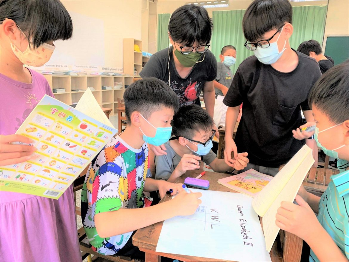 國際教育四堂課 英國女王入課程 閱讀雙語科技並用 新北打造全球公民