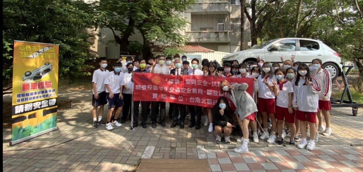 【繫上安全帶，平安沒意外】光華高中推動安全教育　學生親身體驗車禍意外