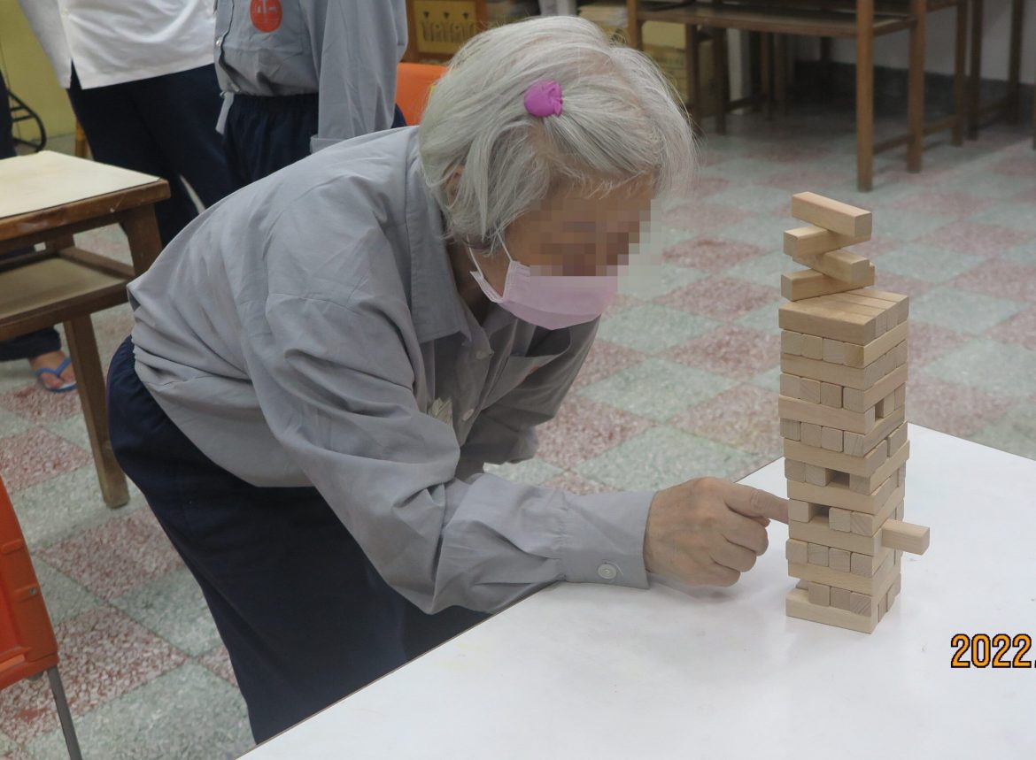 花蓮監獄「積木抽抽樂」競賽 高齡、身心障礙收容人熱情參與