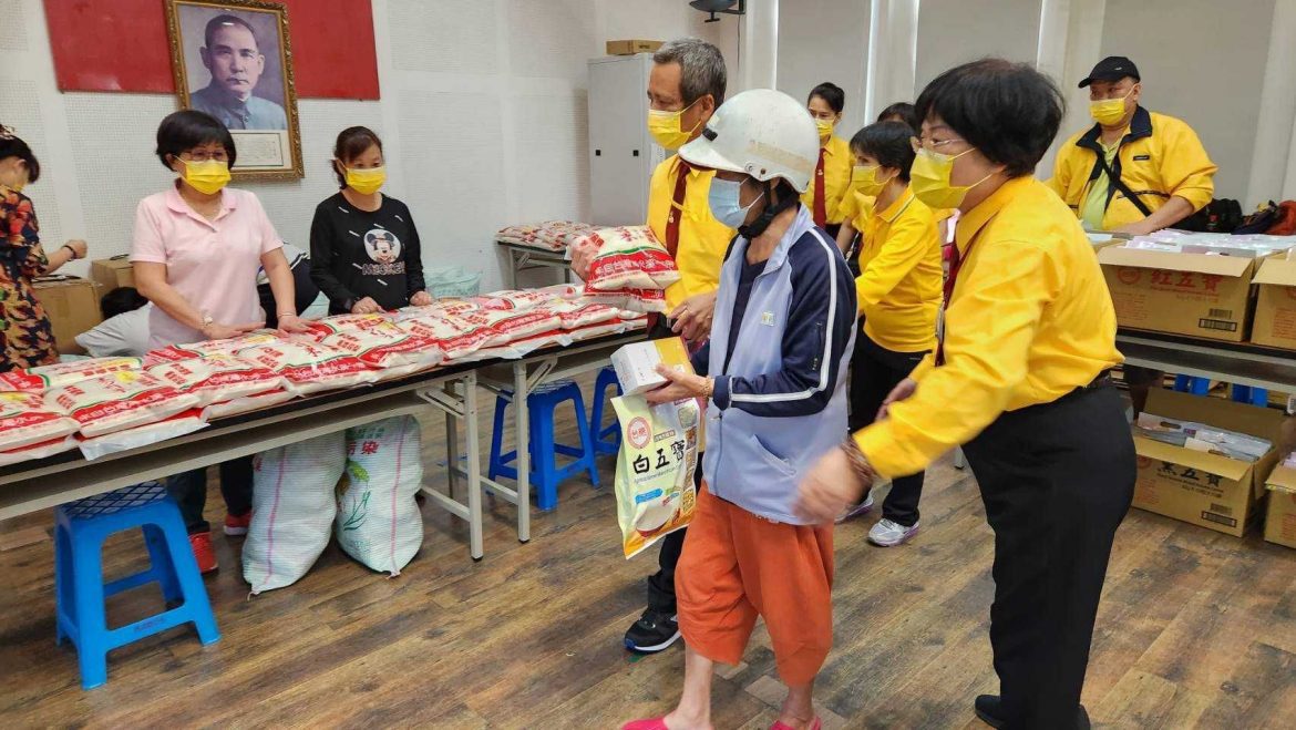 中和玄音妙善堂冬季布施　愛心物資助百戶弱勢家庭
