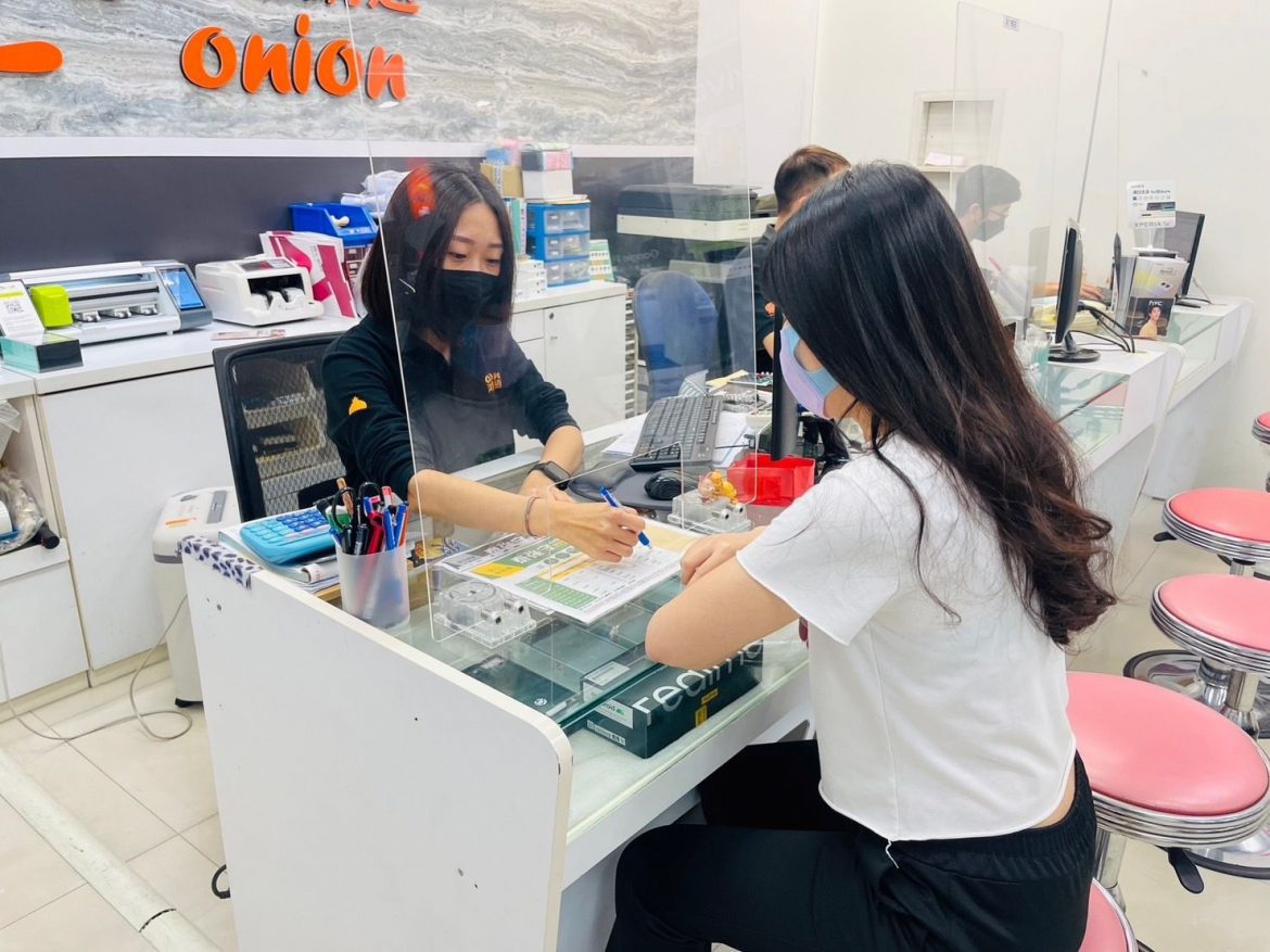最新五大電信攜碼優惠，手機合約到期，到通訊行攜碼這樣辦最划算