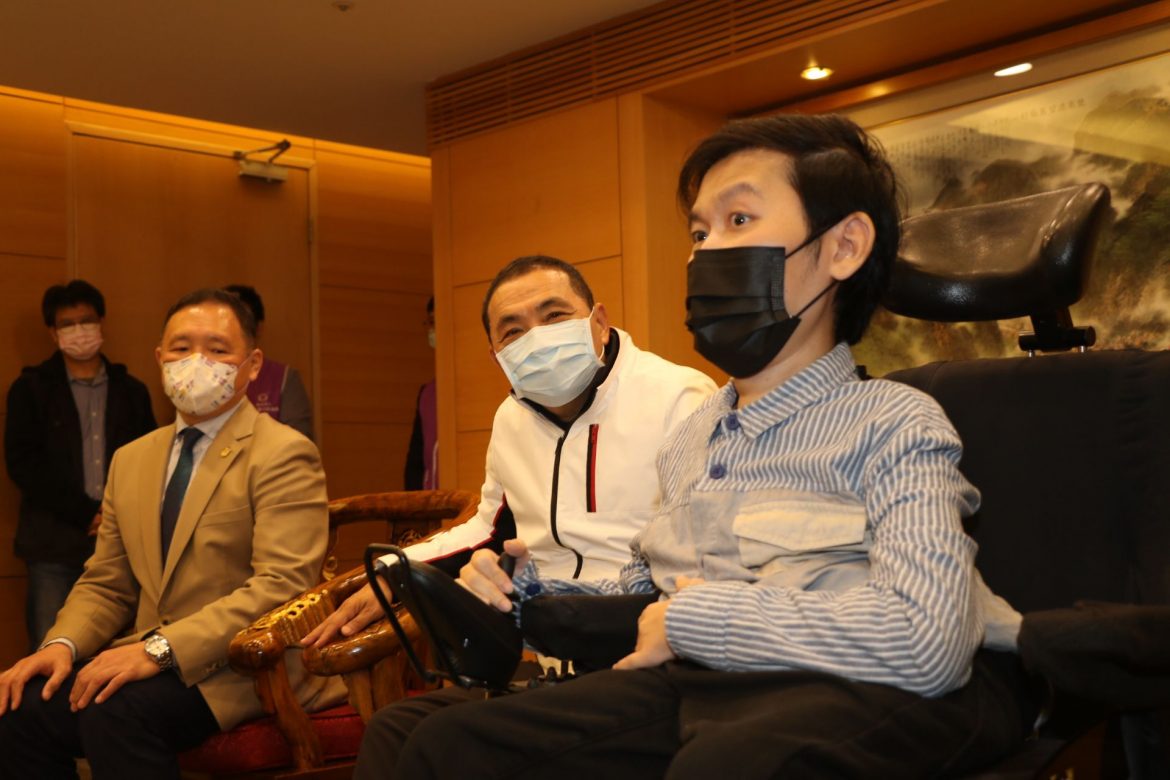 教養院生張孜維 抱持毅力  突破自我  不因肌肉萎縮症而退縮  勇敢逐夢當山海線無障礙旅遊代言