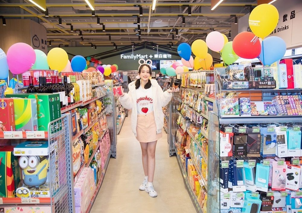 東森寵物+全家便利商店  全台第一家寵物店與便利商店結合