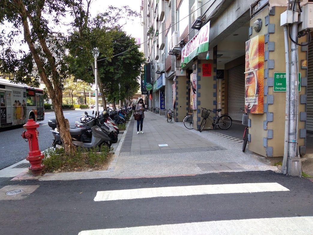 改善市區道路品質，建構無障礙通行空間