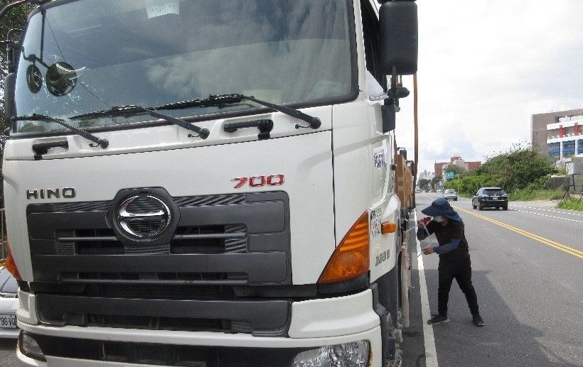 花蓮環保局攜手柴油車維護空氣品質  提供補助外主動到檢還可免費加尿素水!