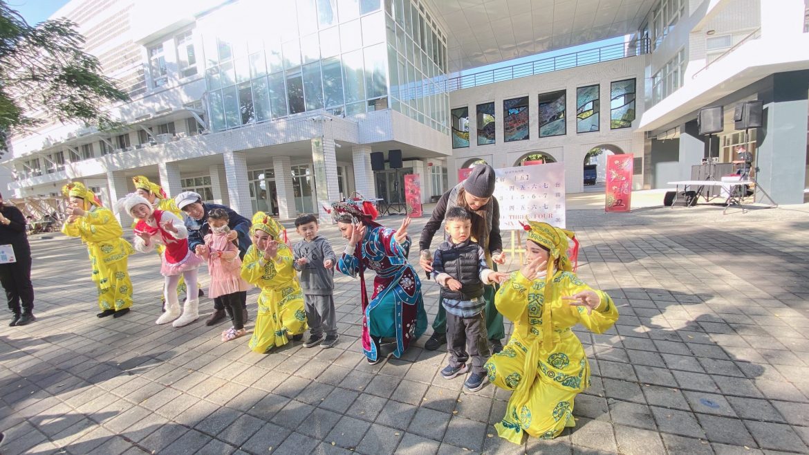 臺灣工藝研究發展中心快閃演出　蘭陽戲劇團推廣戲曲文化遊客驚艷