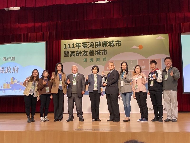 屏屏得獎  勇奪「111年臺灣健康城市暨高齡友善城市獎項」 卓越獎