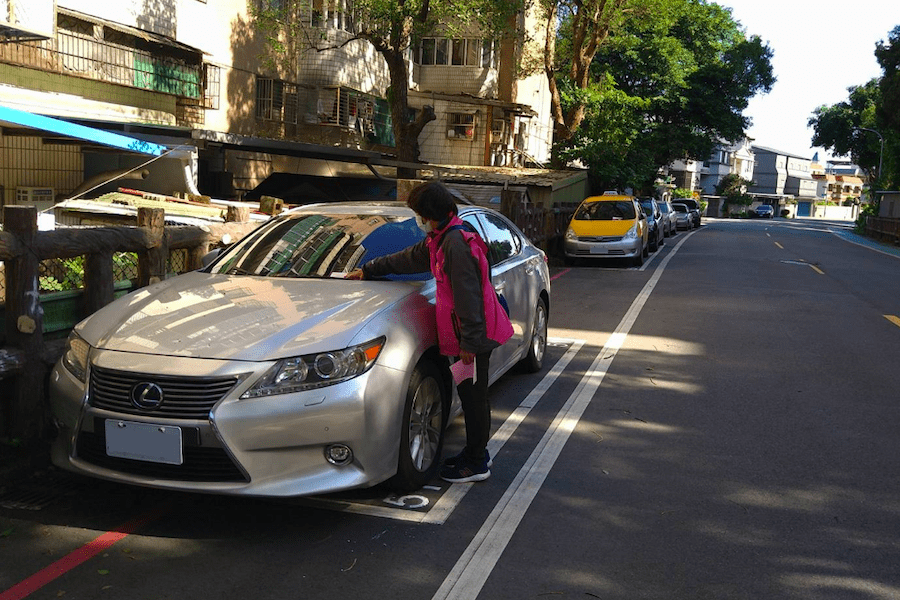 杜絕二手車、廢棄車久占淡水、板橋、林口計217格路邊停車格納入收費管理
